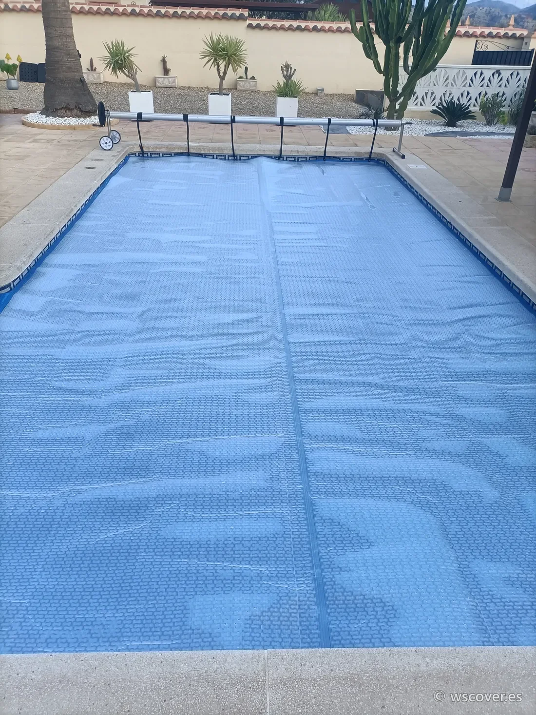 Cubierta de burbuja con cajeado de escalera romana, fabricada por WS Cover