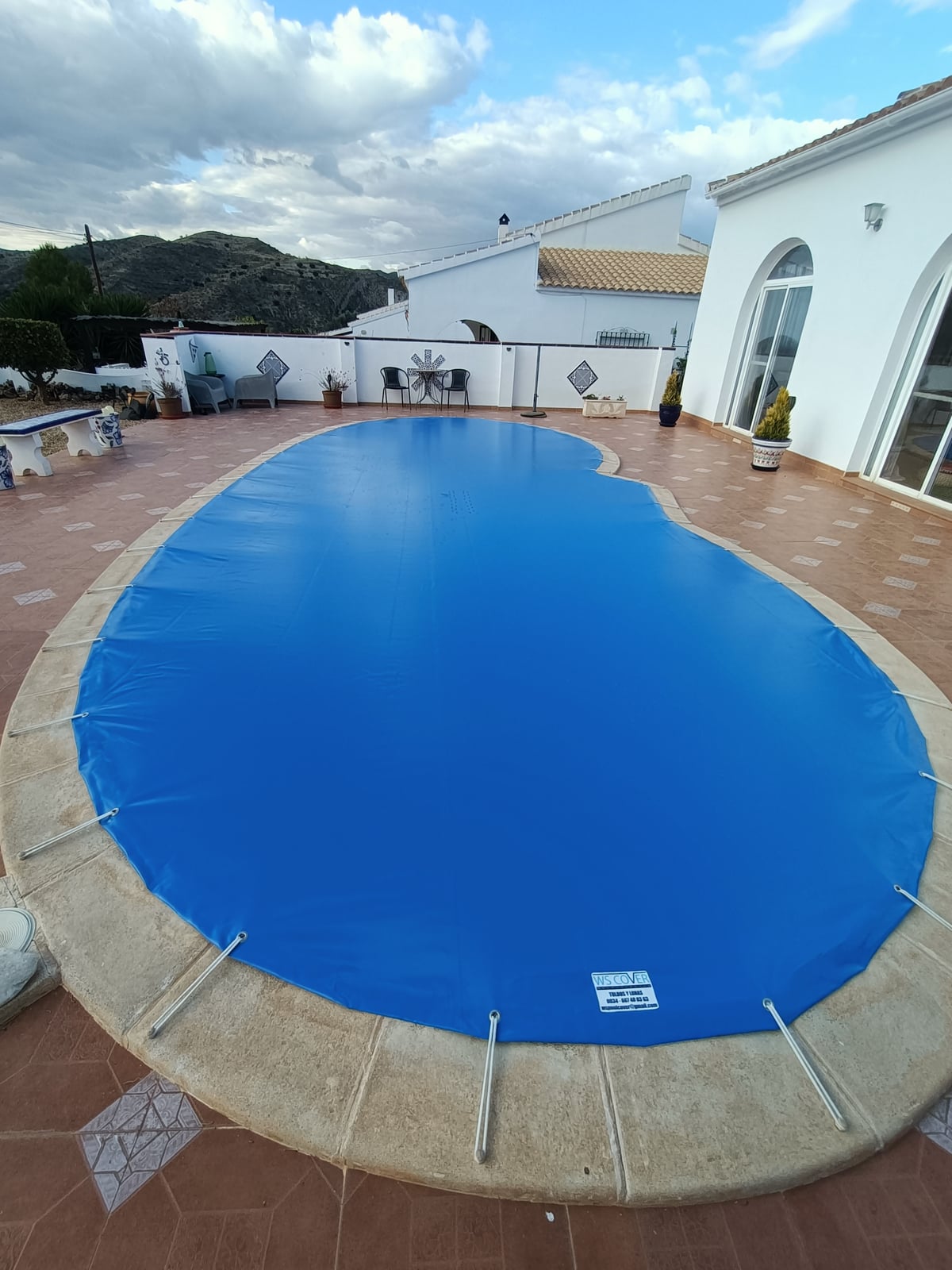 Cubierta PVC invierno en piscina de forma especial