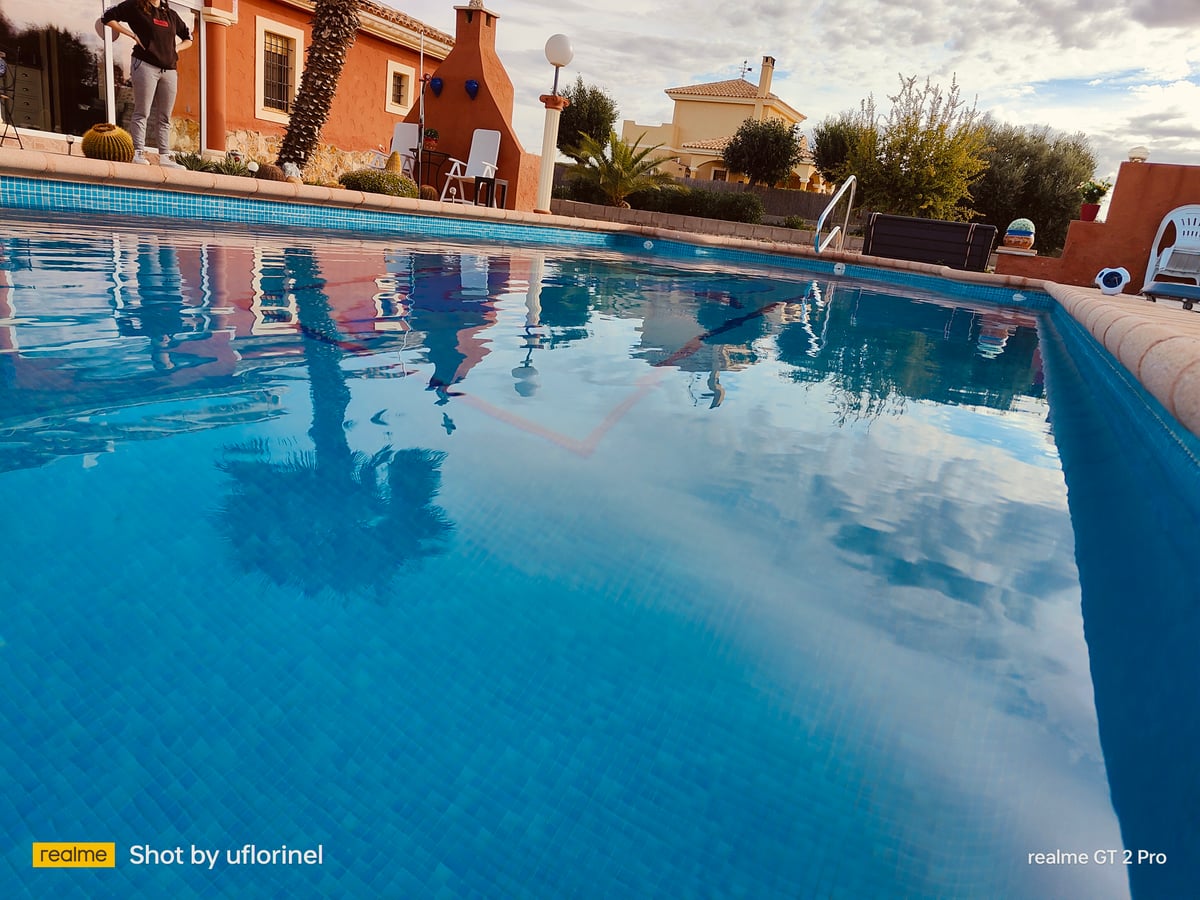 Piscina sin cubrir antes del invierno