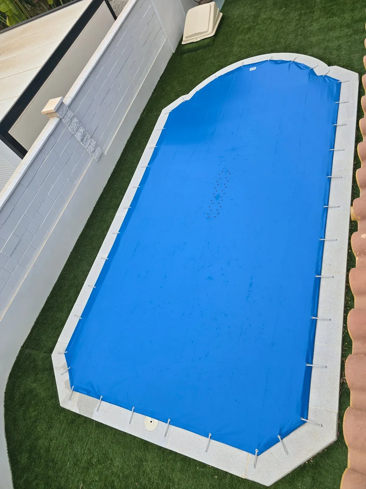 Winter PVC pool cover with a Roman-end step